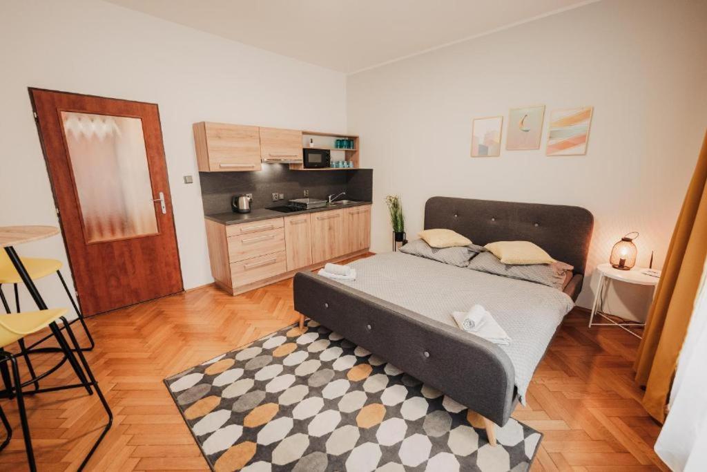 Citybeat Apartments, 400M From The Square Pilzno Zewnętrze zdjęcie